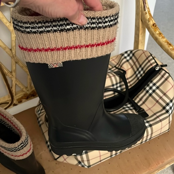 Burberry Knit Top Black and Cream Winter Rain Boots - Picture 8 of 9